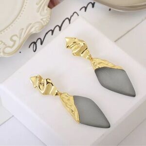 $159 NEW Alexis Bittar • Crumpled Cap Lucite Drop Earring